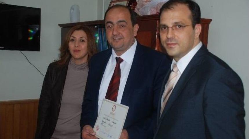 G&uuml;l&uuml;&ccedil; Belediye Başkanı Demirtaş Mazbatasını Aldı