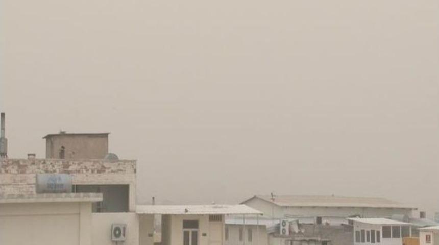 Suriye &Ccedil;&ouml;l&uuml;nden Gelen Toz Bulutu Şanlıurfa&rsquo;yı Vurdu