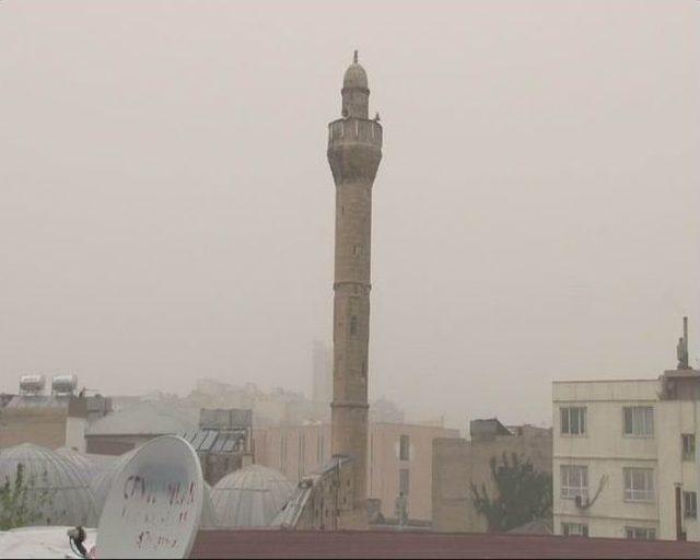 Suriye Çölünden Gelen Toz Bulutu Şanlıurfa’yı Vurdu