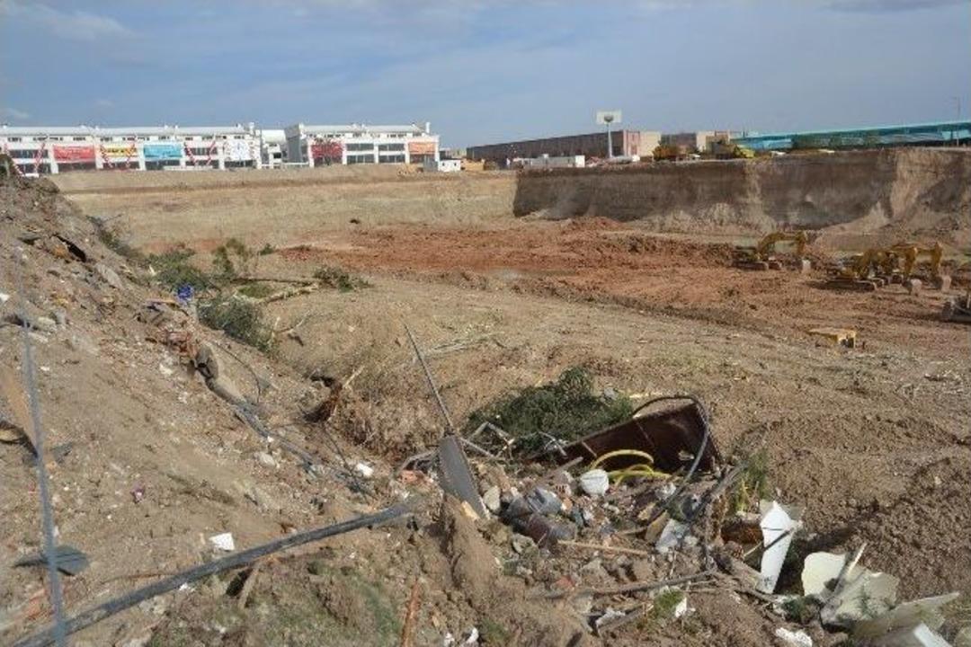 Tiyatro Arazisinde Ağa&ccedil; Kesimi G&uuml;venlik Kamerasına Yansıdı