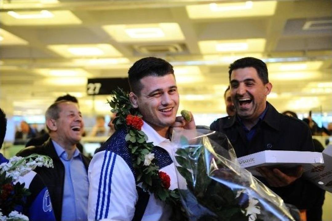 A Milli Grekoromen G&uuml;reş Takımı Yurda D&ouml;nd&uuml;