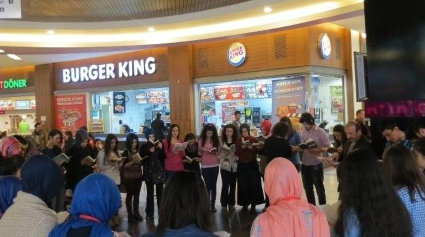 Aynı Anda 70 Kişi Erzurum Avm&rsquo;de Kitap Okudu