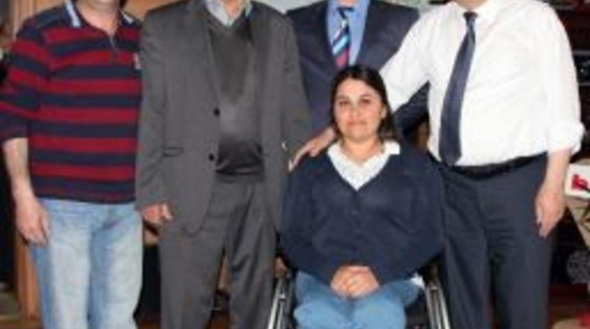 Milli Sporcuya Tekerlekli Sandalye Hediye Edildi