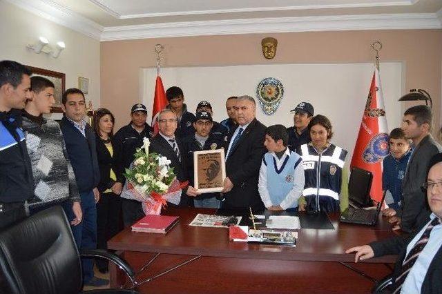 Besni’de Engelli Öğrenciler Polis Kıyafeti Giydi 1