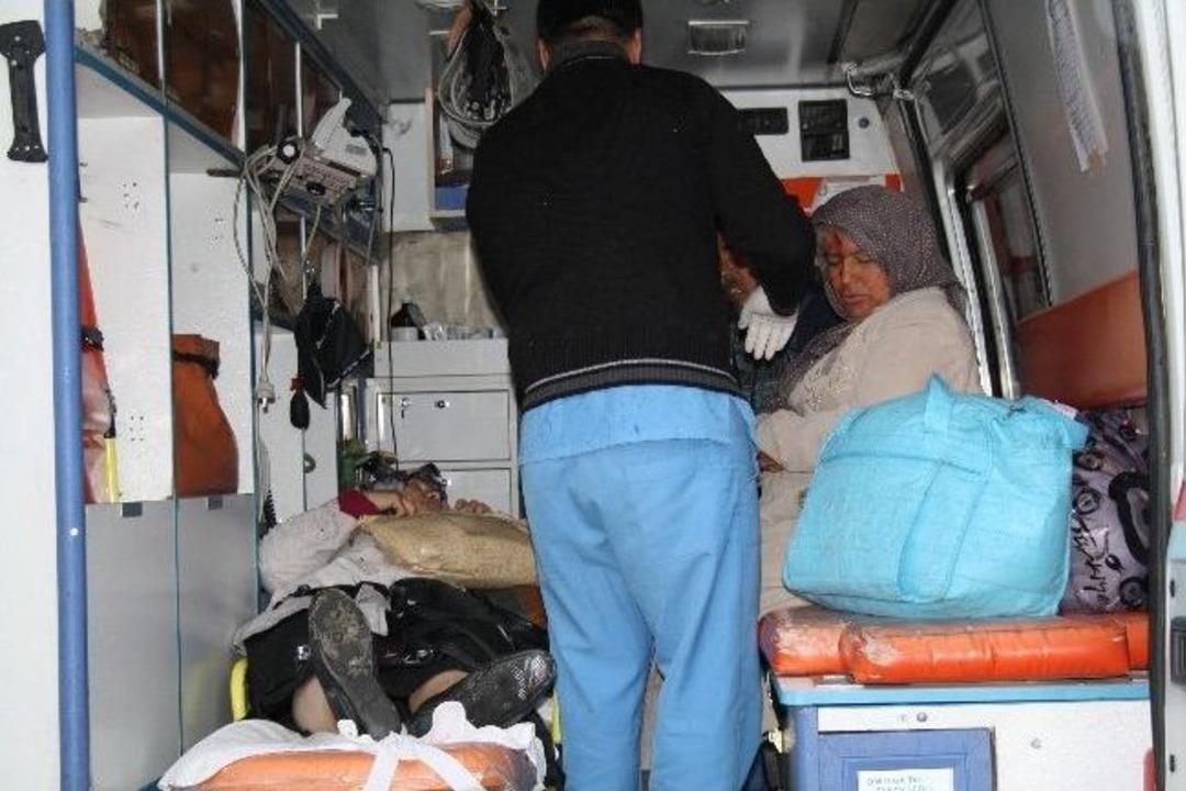 Denizli&rsquo;de Yağmur Kaza Getirdi: 12 Yaralı