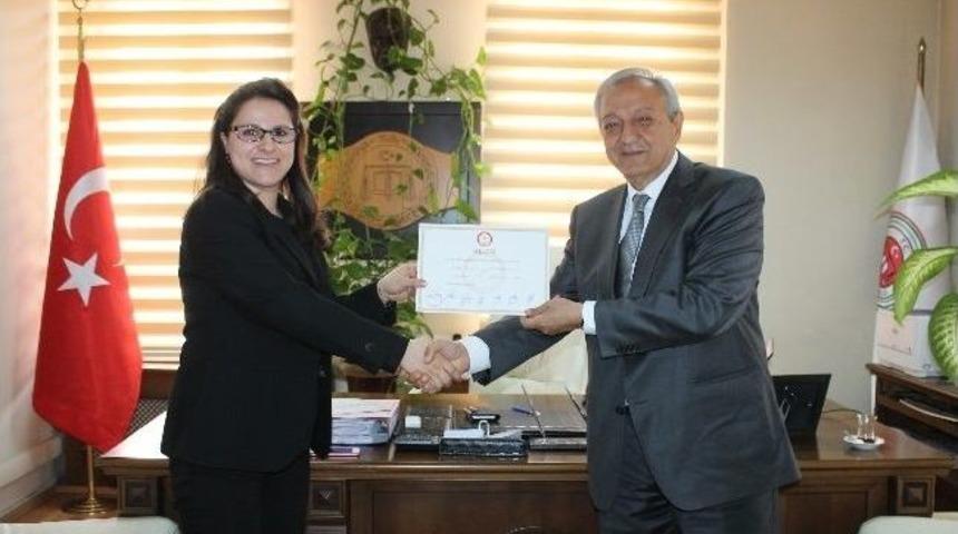 Devrek Belediye Başkanı Semerci Mazbatasını Aldı