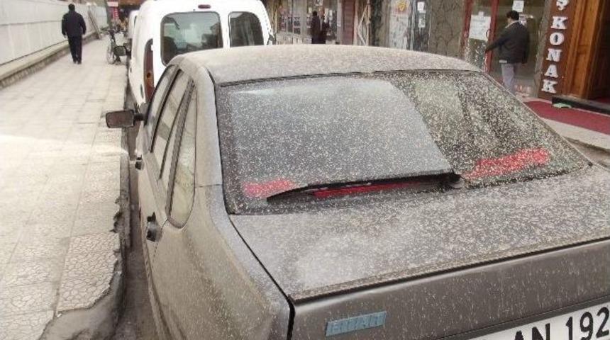 Malatya'da Toz Etkili Oldu, &Ccedil;amur Yağdı