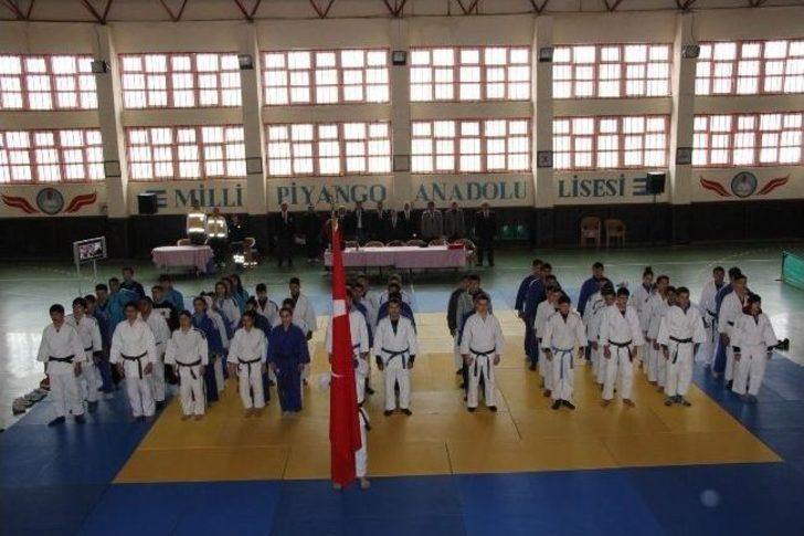 Judocular Erzincan’da Mindere Çıktı