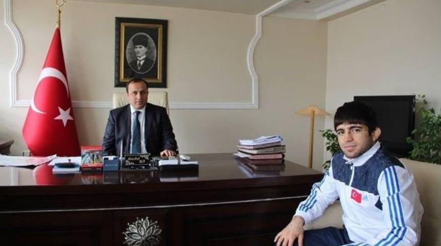 Kaymakam Şen, Avrupa &Uuml;&ccedil;&uuml;nc&uuml;s&uuml; G&ouml;r&rsquo;&uuml; Altınla &Ouml;d&uuml;llendirdi