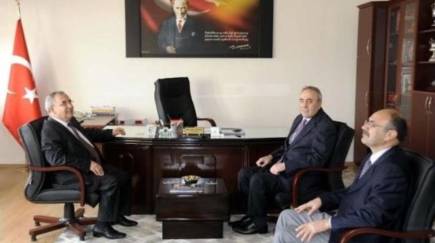 Vali Nayır, Kamu Kurumlarına İadeyi Ziyaretlerini S&uuml;rd&uuml;r&uuml;yor