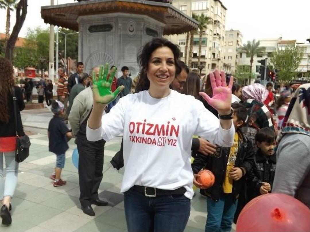 Otistik &Ccedil;ocuklar Ve Aileleri G&ouml;n&uuml;llerince Eğlendi