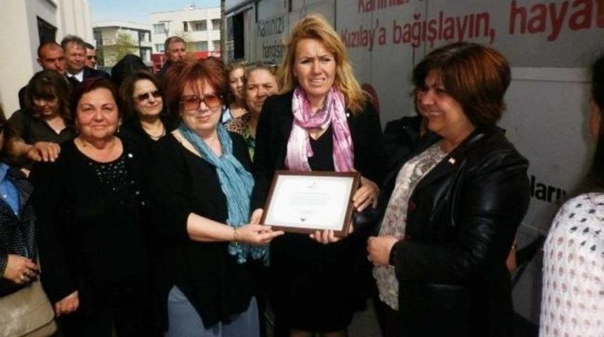 T&uuml;rk Kadınlar Birliğinden Kızılay'a Kan Bağışı