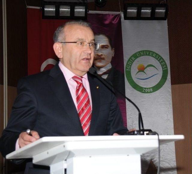 Iğdrı&rsquo;da &ldquo;gıda Bozulmaları Ve Gıda Zehirlenmeleri&rdquo; Konulu Konferansa &Ouml;ğrencilerden Yoğun İlgi 1