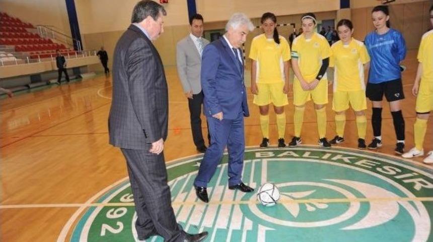 Ba&uuml;'de Salon Futbolu Turnuvası