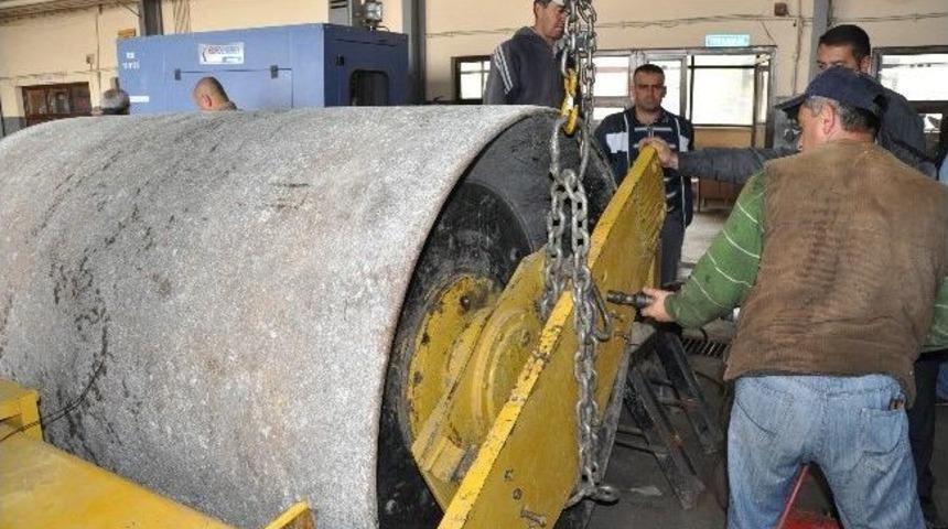 Asfalt Yapımında Kullanılan Silindir'den 300 Kilo Esrar &Ccedil;ıktı
