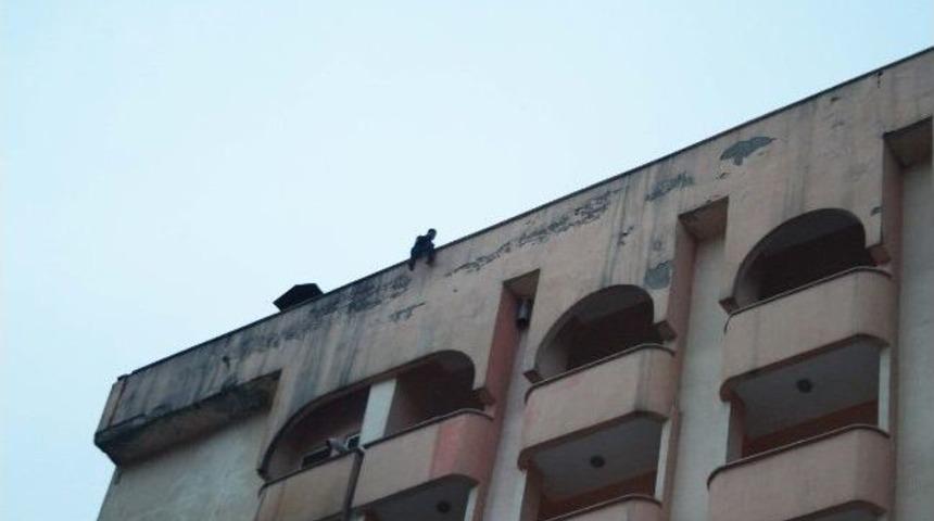 Gen&ccedil; Aşık İntihara Kalkıştı