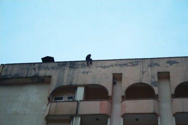 Gen&ccedil; Aşık İntihara Kalkıştı 1