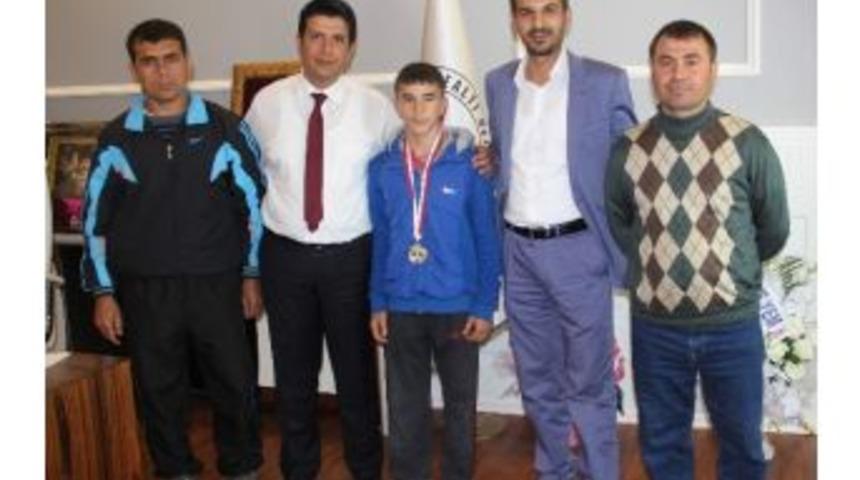 Başkan Gen&ccedil; T&uuml;rkiye Şampiyonası&rsquo;na Katılacak Sporcuyu Kabul Etti