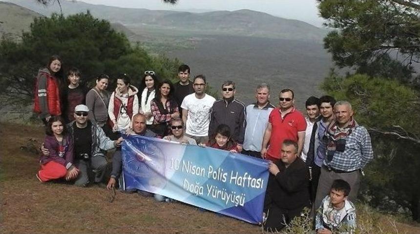 Kula Polisi Doğa İ&ccedil;in Y&uuml;r&uuml;d&uuml;