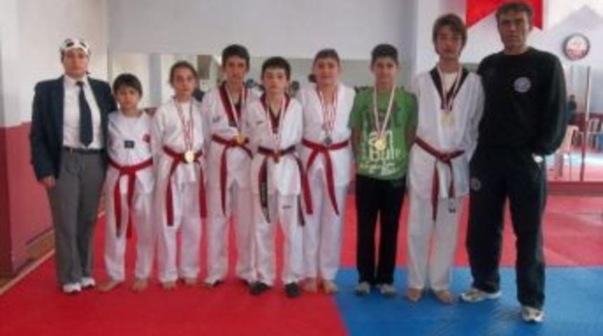 Burhaniye&rsquo;de Tekvandocular Manisa Yolcusu