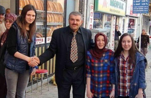 Se&ccedil;ime Renk Katan Bağımsız Adaya Plaket Verilecek 2