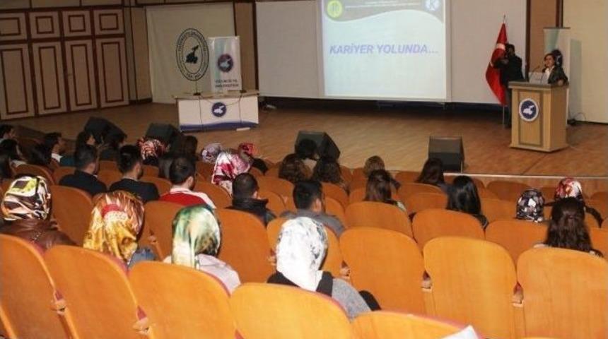 Yy&uuml;&rsquo;de &lsquo;kariyer Yolunda Başarı&rsquo; Konferansı