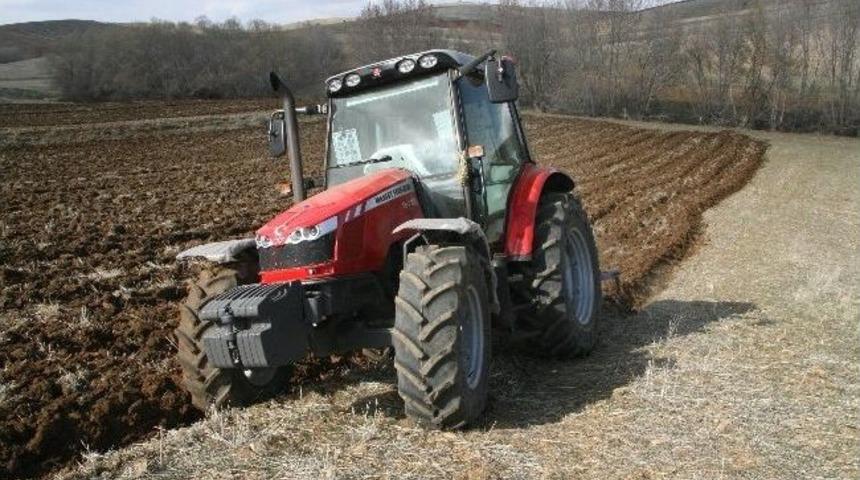 Yozgat’ta Çiftçiler Tarla Sürümüne Başladı