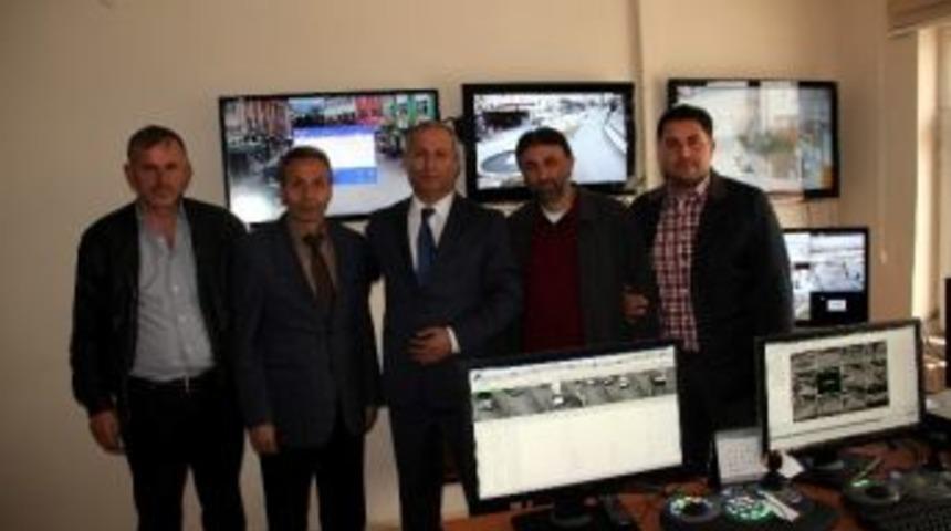 Suşehri Esnaf Odası Emniyete Televizyon Hediye Etti