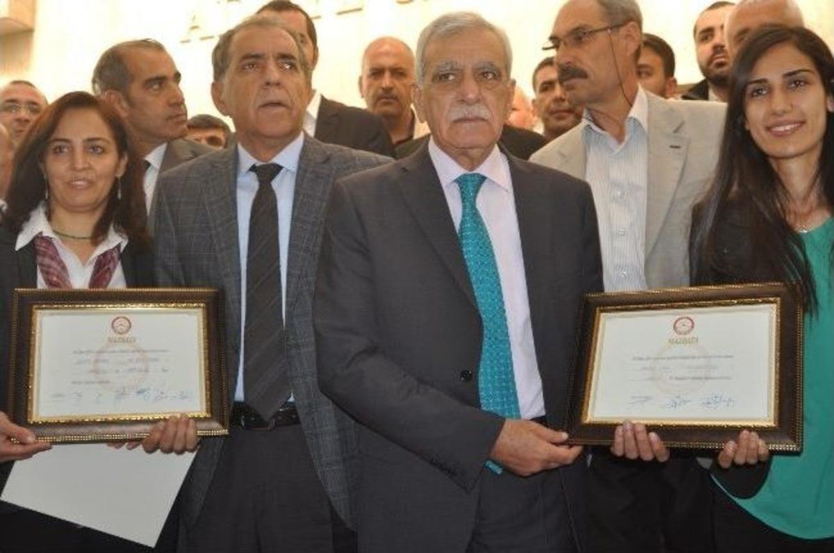 Ahmet T&uuml;rk Mazbatasını Aldı