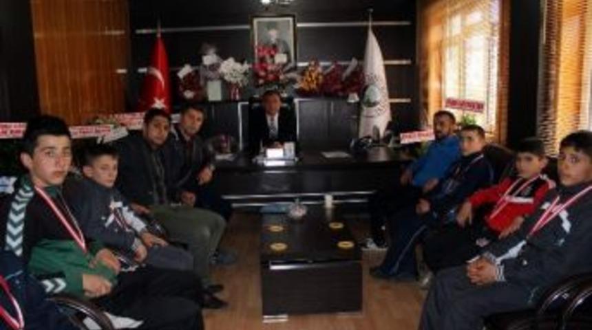 Yıldızeli Birlikspor G&uuml;reşte Fark Attı