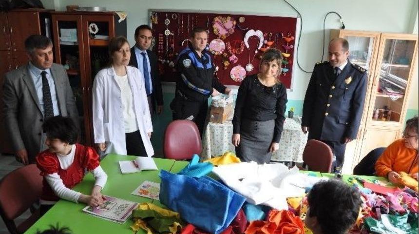 Emniyet Mensupları &Ouml;zel &Ouml;ğrencilerle Buluştu