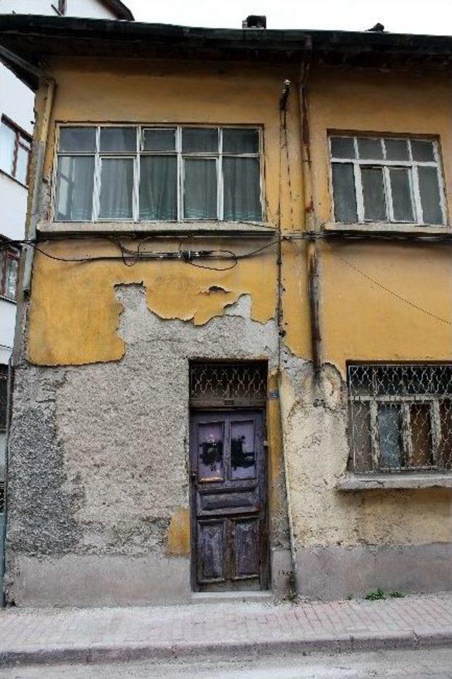 Sevgilisini Döverek Öldürmüş 3