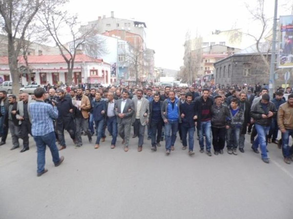 Kars'ta Cesedi Bulunan Mert&rsquo;in Yakınları İle Polis Arasında Arbede