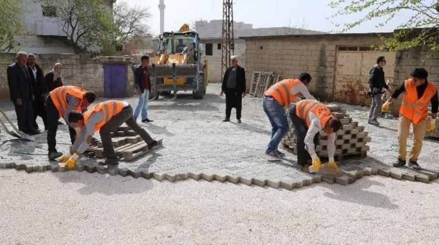 Şahinbey Belediyesi Mahalle Olan Eski K&ouml;ylerde Kilit Taşı &Ccedil;alışması Yapıyor