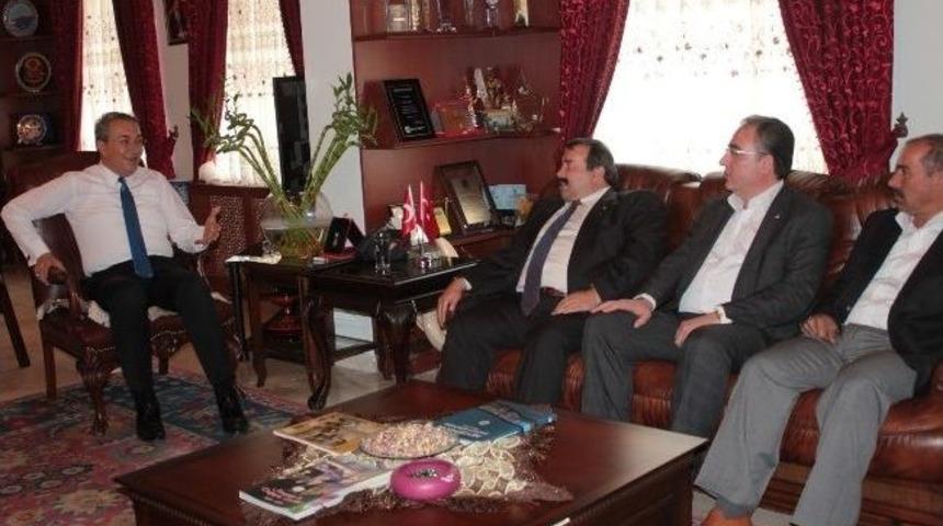 Ticaret Ve Sanayi Odası Y&ouml;neticilerinden &Uuml;nver&rsquo;e Ziyaret