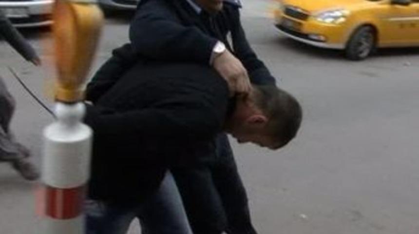 Chp Genel Başkanı Kılı&ccedil;daroğlu'na Saldırı