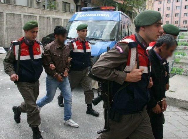 Damatlarını &Ouml;ld&uuml;rd&uuml;kleri İddia Edilen Baba Ve Oğlu Adliyeye Sevk Edildi 1