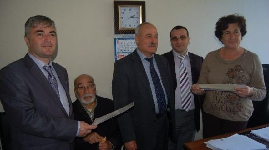 45 Yıllık Muhtar G&ouml;revi Teslim Etti