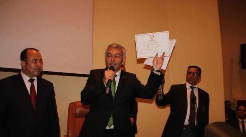 Savunmasını Verdiği Salona Mazbatasını Almak İ&ccedil;in Geldi