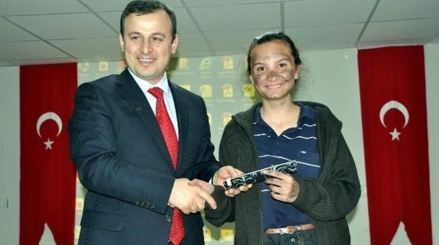 Suşehri&rsquo;nde Ortaokullar Arası Şiir Yarışması D&uuml;zenlendi