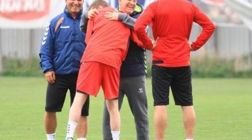 Hleb İle Bakkal Buzları Eritti