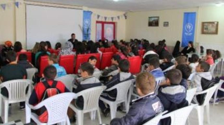 Yozgat Gen&ccedil;lik Merkezi &Uuml;yesi Gen&ccedil;ler Avukatlık Mesleği Hakkında Bilgi Edindi