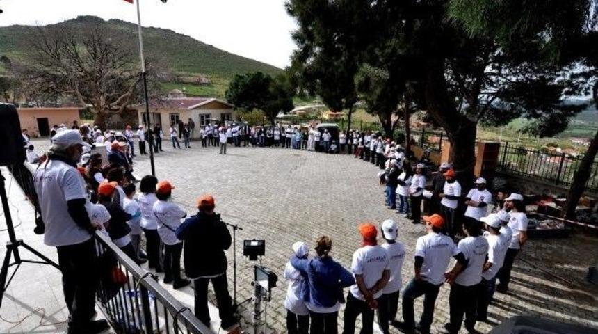 G&ouml;n&uuml;ll&uuml;ler Ordusu 79.okulun Tadilatını Aliağa'da Ger&ccedil;ekleştirdi