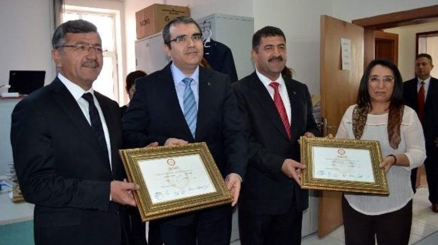 2 Kardeş Başkan Mazbatalarını Aldı