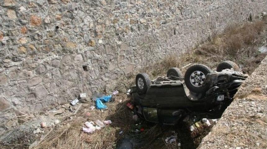 Afyonkarahisar&rsquo;da Trafik Kazası:1 &Ouml;l&uuml;, 1 Yaralı