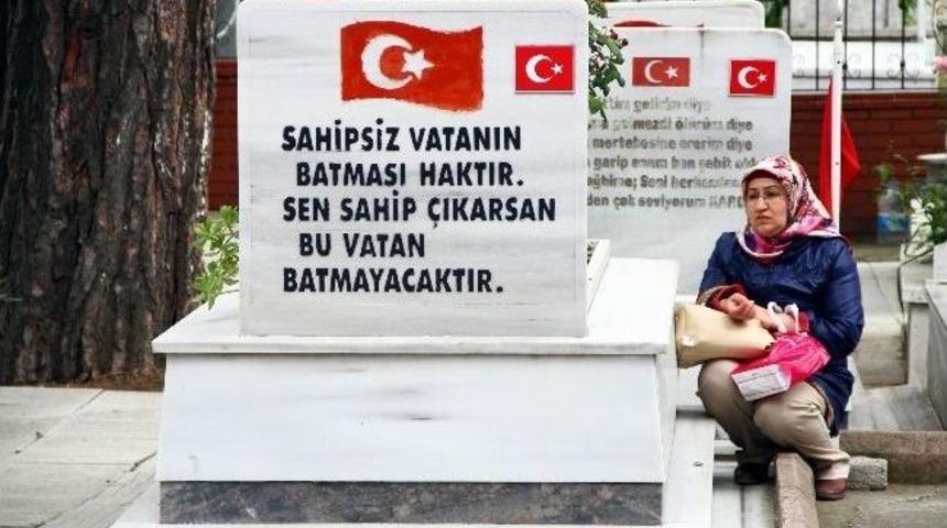 Herkes Gitti, O Şehidiyle Baş Başa Kaldı