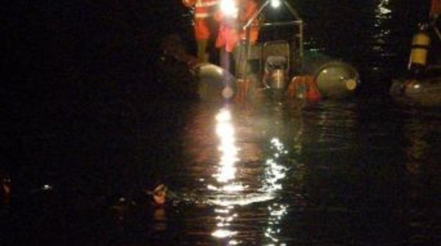 Aracıyla Denize D&uuml;şen Şahıs Sahil G&uuml;venlik Ekiplerince Kurtarıldı