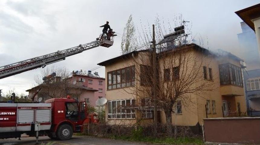 Elbistan&rsquo;da Ev Yangını Korkuttu