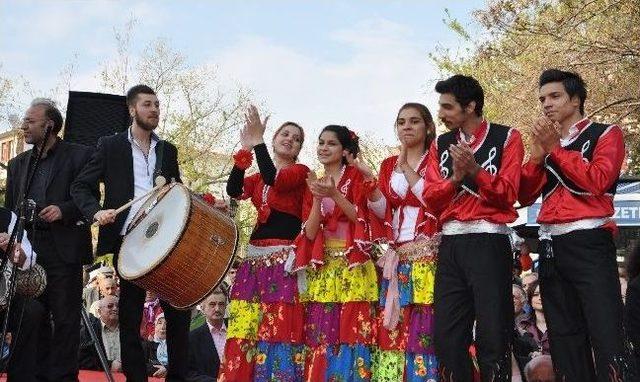 Tekirdağ'da Romanlar “dünya Romanlar Günü”nü Kutladı