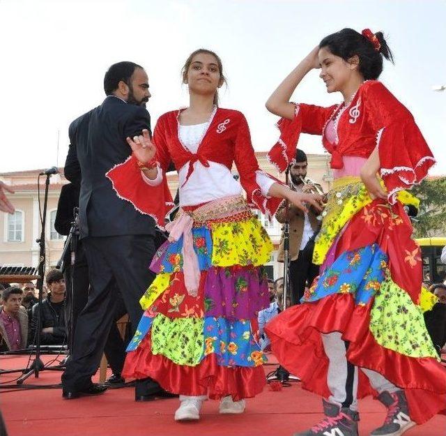 Tekirdağ'da Romanlar “dünya Romanlar Günü”nü Kutladı